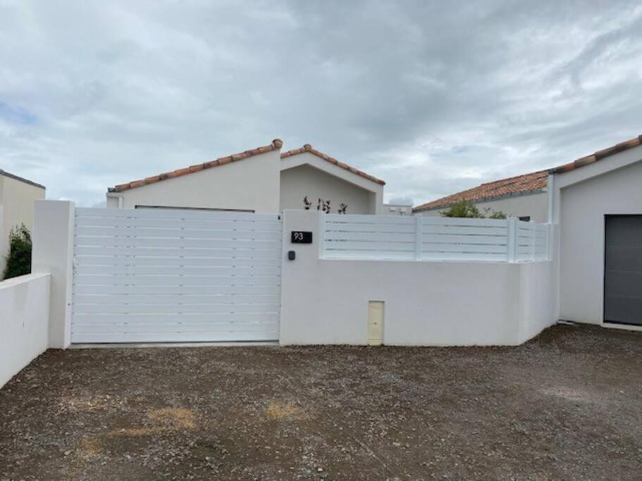 Maison Neuve Zone Coulee Verte Menant A L'Ocean Saint-Gilles-Croix-de-Vie Exterior photo