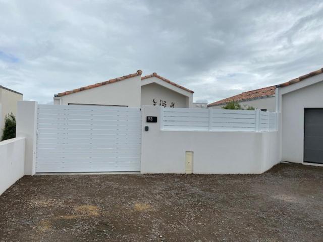 Maison Neuve Zone Coulee Verte Menant A L'Ocean Saint-Gilles-Croix-de-Vie Exterior photo